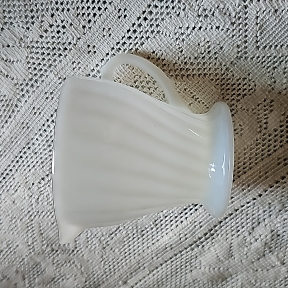 Anchor Hocking Milk Glass Creamer - Picture 2 of 6